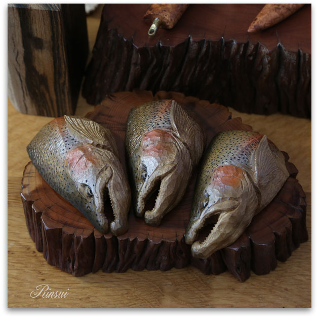 2008 鱗水の木彫魚 top